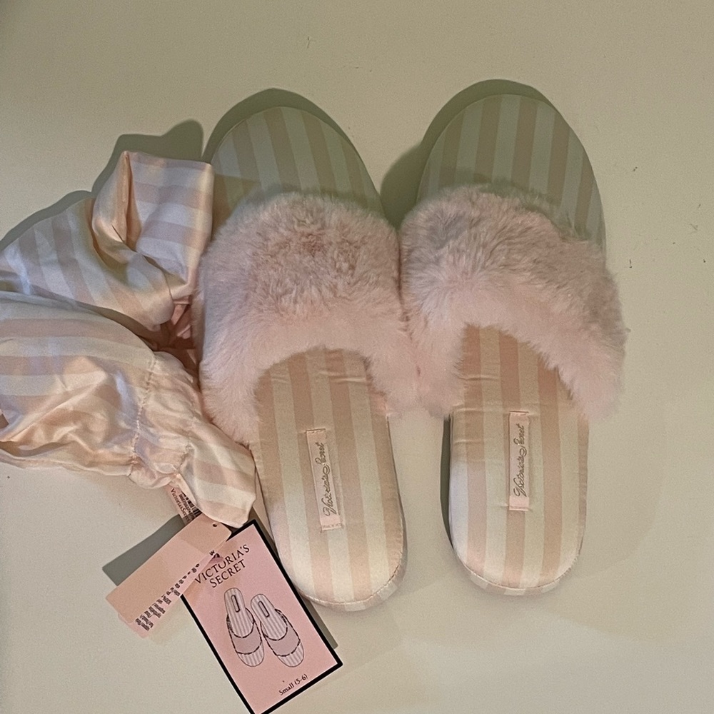 New Victoria’s secrets pink slippers